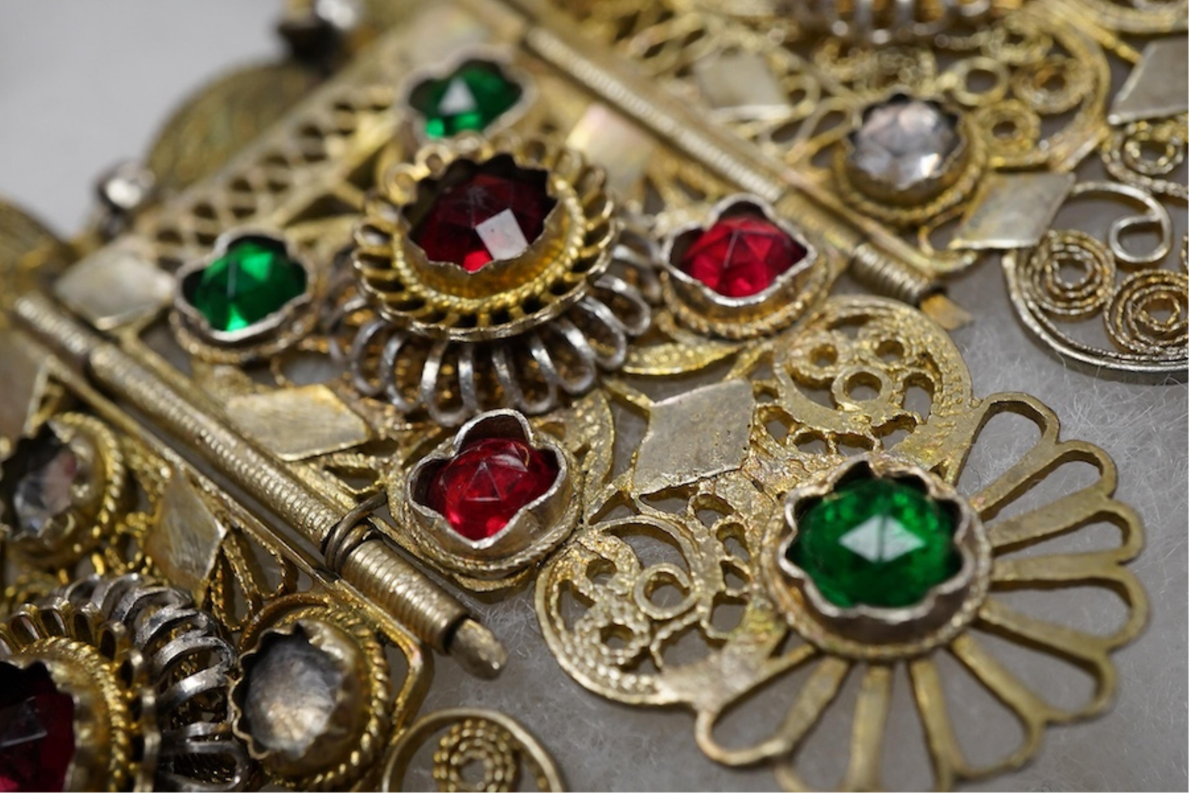 A collection of jewels, comprising: a three-coloured cultured pearl necklace; a graduated cultured pearl necklace; a pair of cultured pearl earrings, screw fittings, stamped 9CT; a silver necklace of textured linking, Br